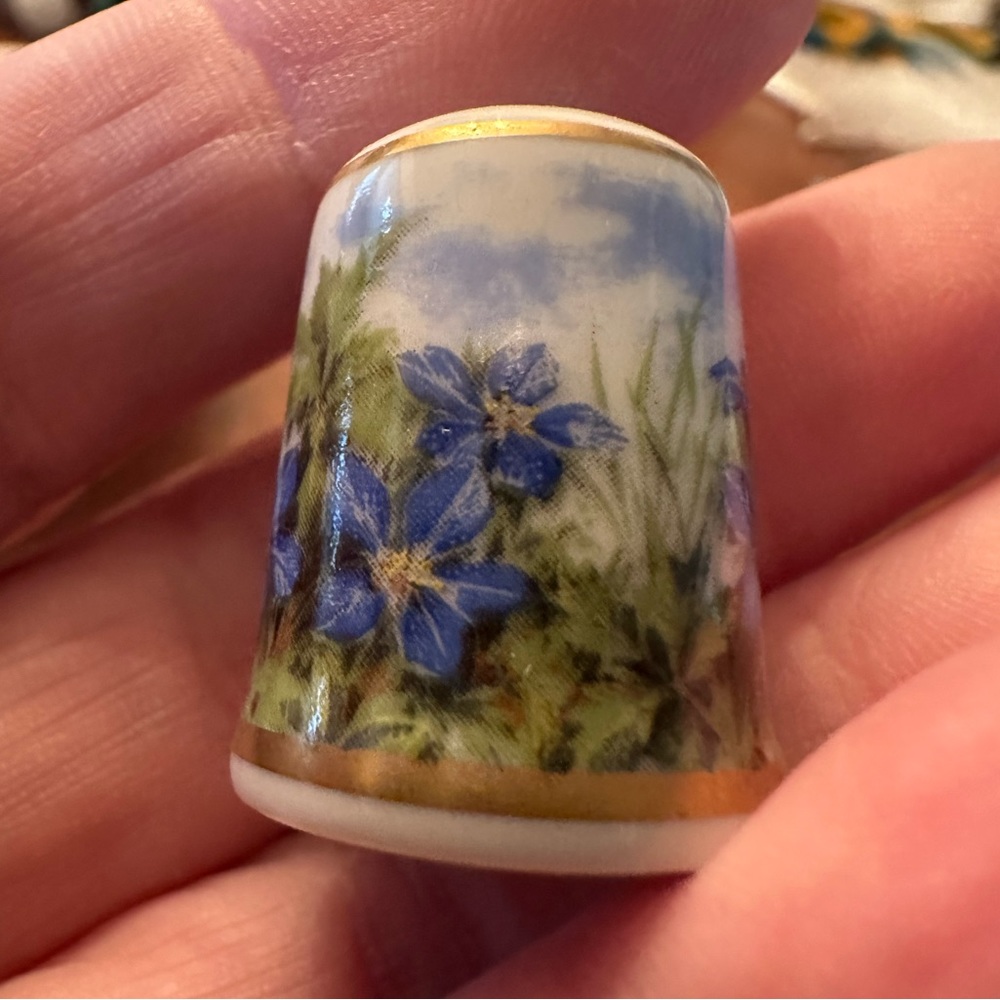 Vintage W Germany Thimble with flowers